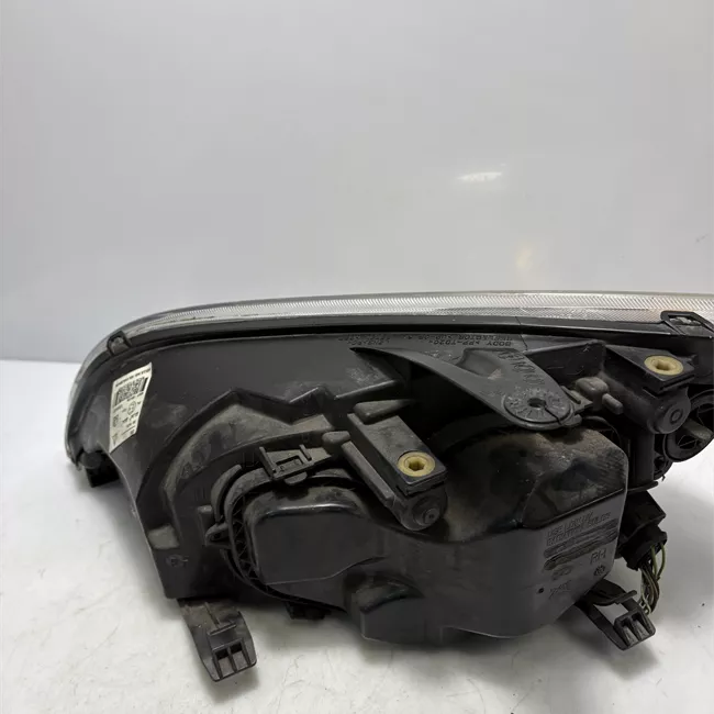 Proiettore destro con cornice finitura nera