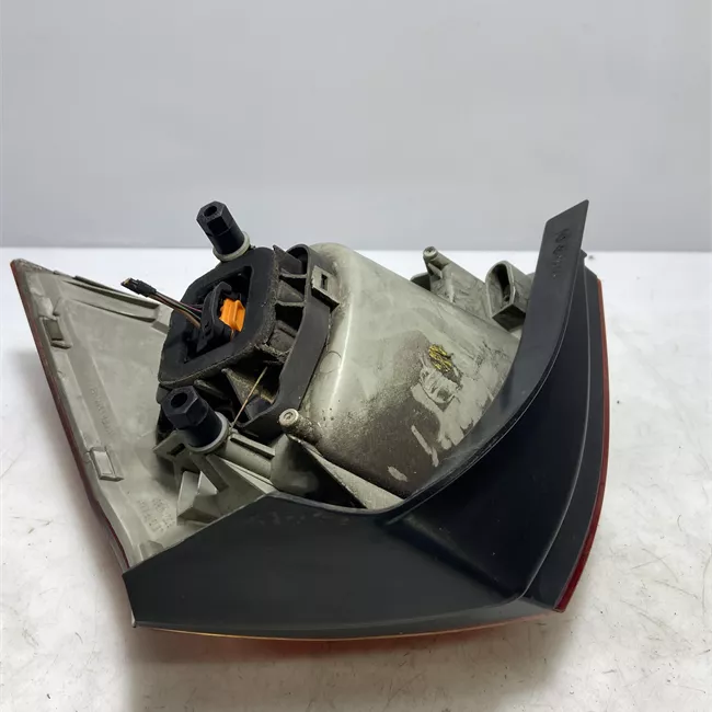 Fanale posteriore parte esterno sinistro