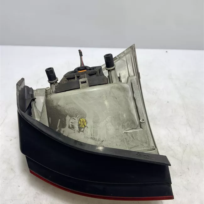 Fanale posteriore parte esterno sinistro