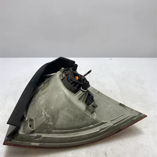 Fanale posteriore parte esterno sinistro