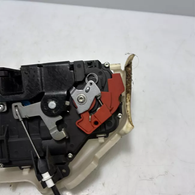 Serratura porta anteriore sinistra