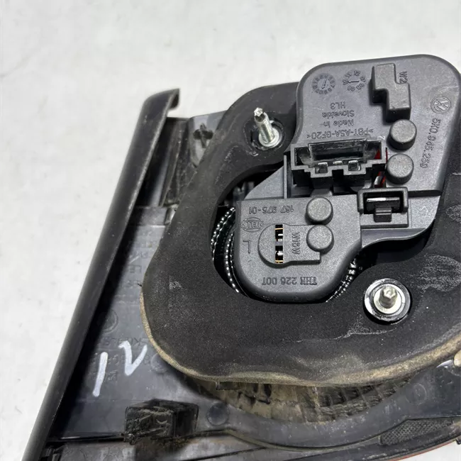 Fanale posteriore parte interno sinistro VALEO