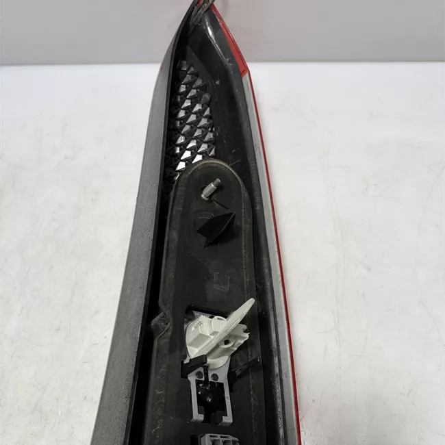 Fanale posteriore parte superiore sinistro