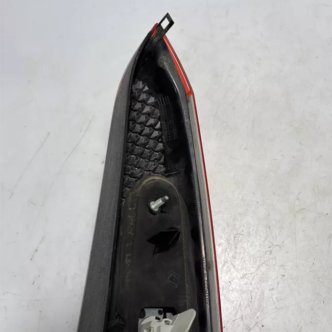 Fanale posteriore parte superiore sinistro