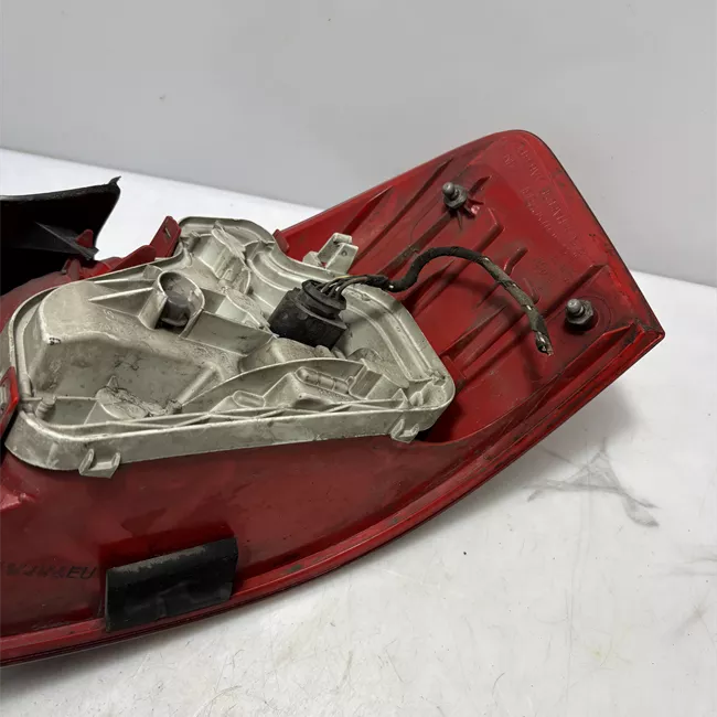 Fanale posteriore sinistro con retronebbia