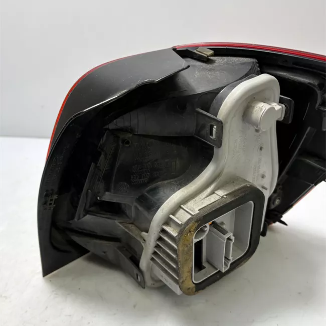 Fanale posteriore sinistro AL