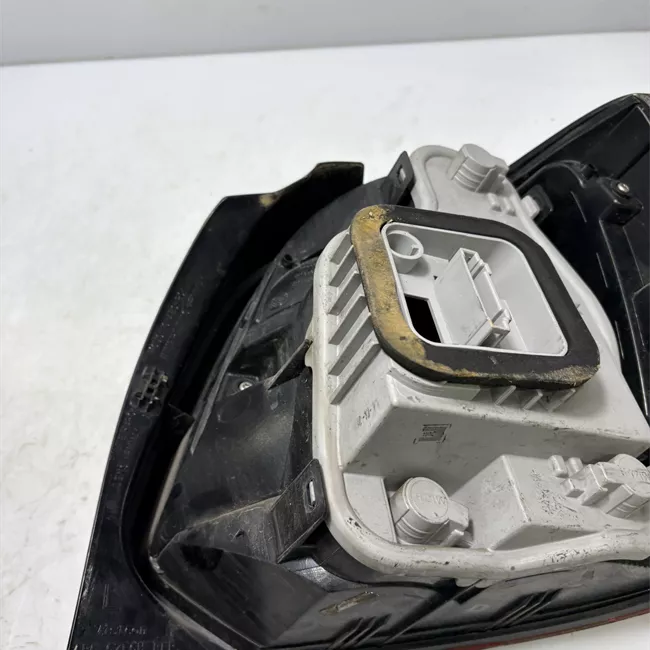 Fanale posteriore sinistro AL