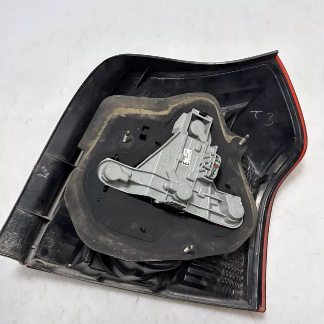 Fanale posteriore sinistro