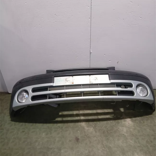 Paraurti anteriore con fendinebbia