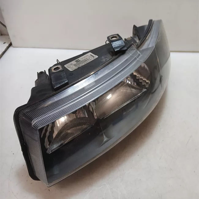 Proiettore con regolatore altezza sinistro