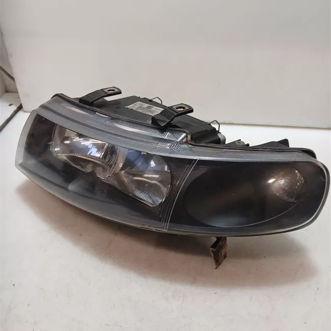 Proiettore con regolatore altezza sinistro