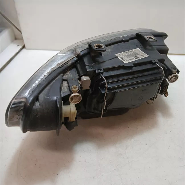 Proiettore con regolatore altezza sinistro