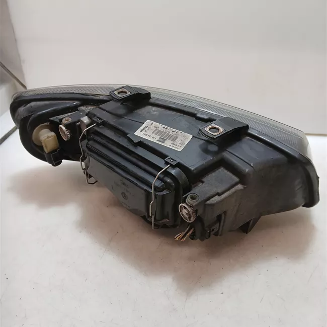 Proiettore con regolatore altezza sinistro