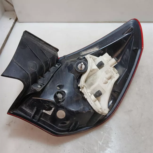 Fanale posteriore parte esterno sinistro