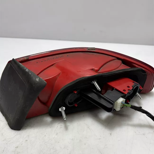 Fanale posteriore parte esterno sinistro