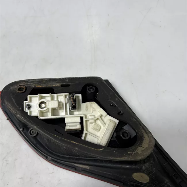 Fanale posteriore parte interno destro con proiettori xeno