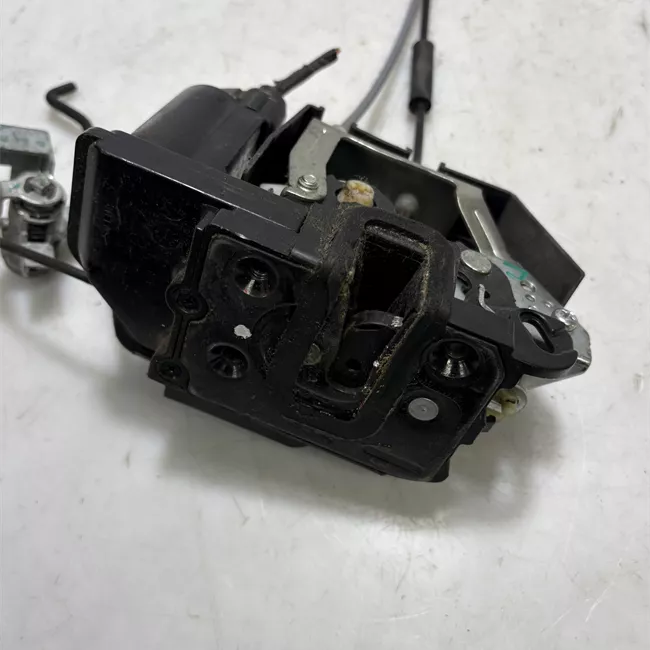 Serratura porta anteriore sinistra