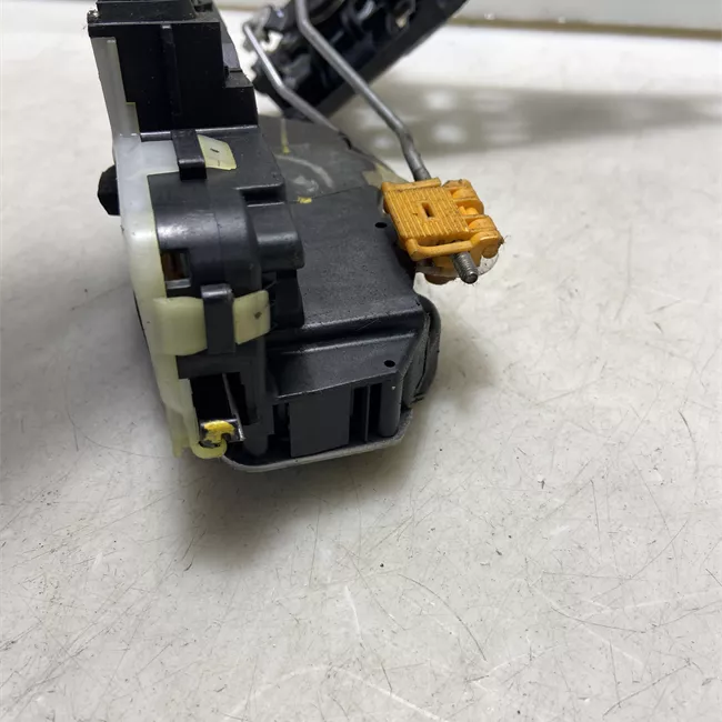 Serratura porta anteriore sinistra