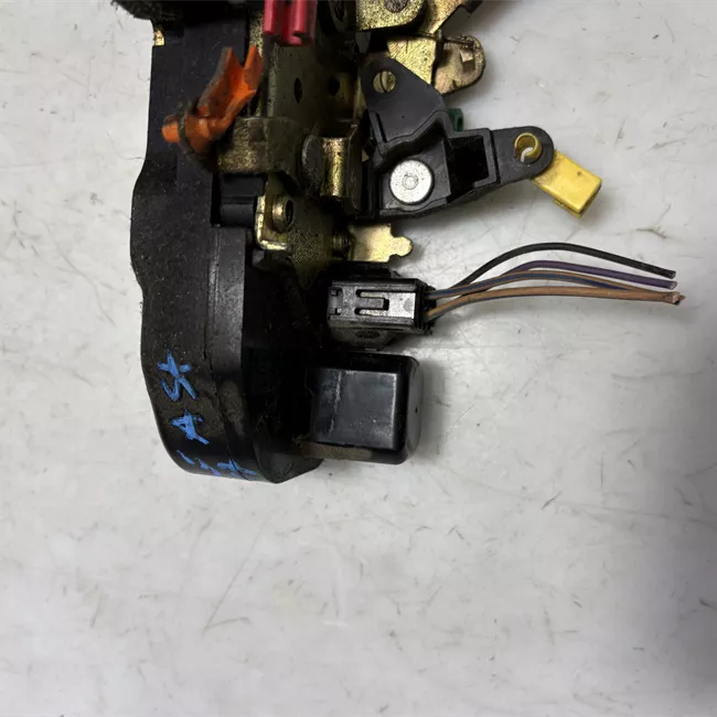 Serratura porta anteriore sinistra