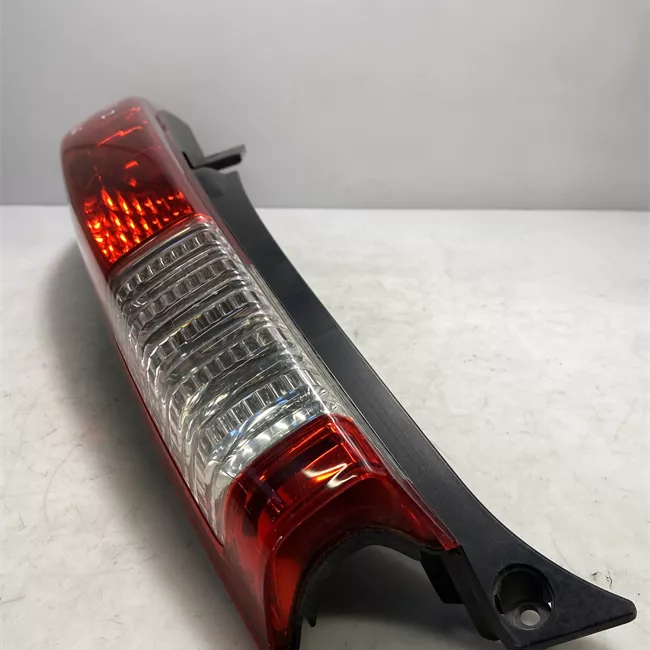 Fanale posteriore destro 04>