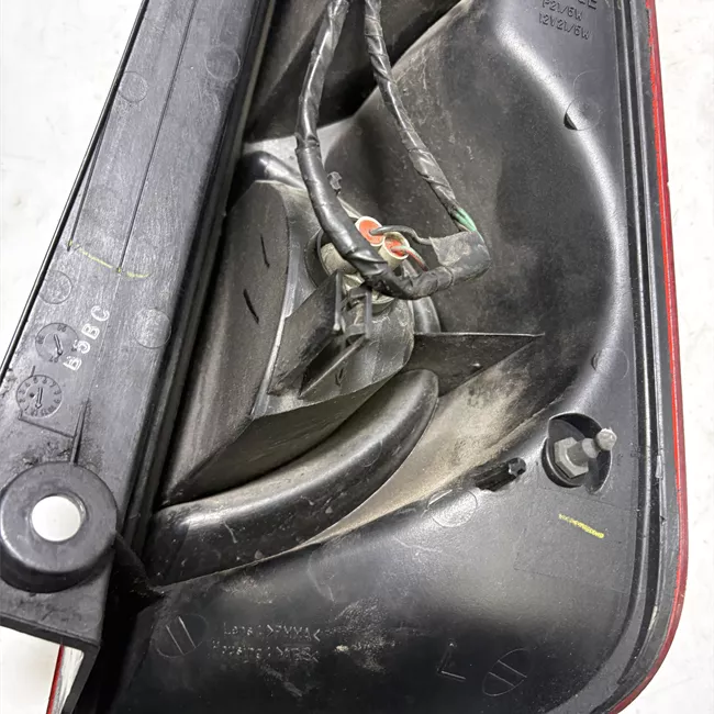 Fanale posteriore parte inferiore sinistro