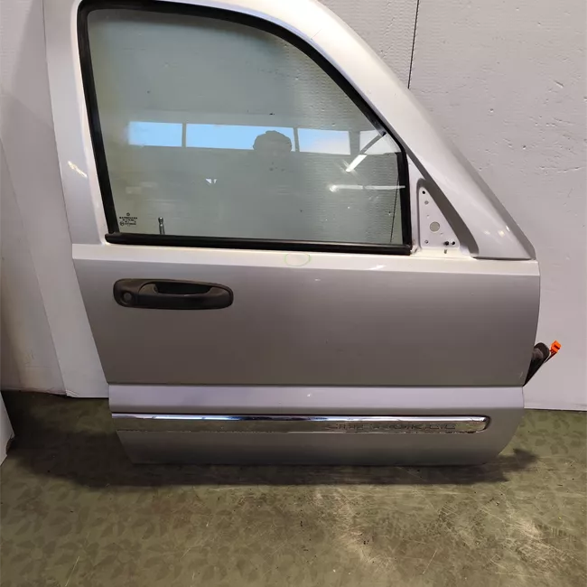 Porta anteriore destra