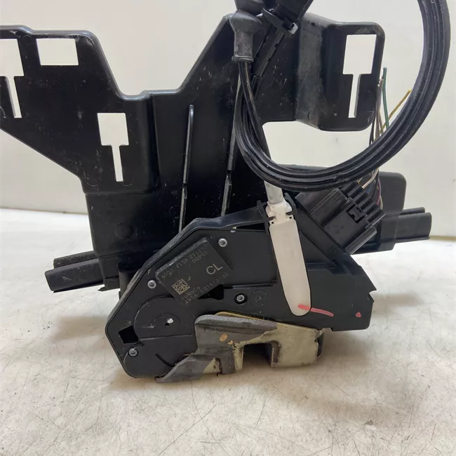 Serratura porta anteriore sinistra