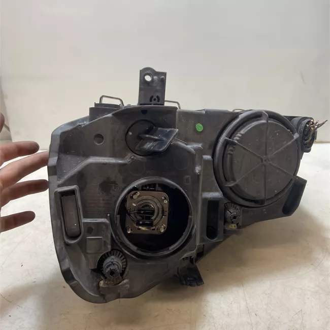 Proiettore destro Valeo