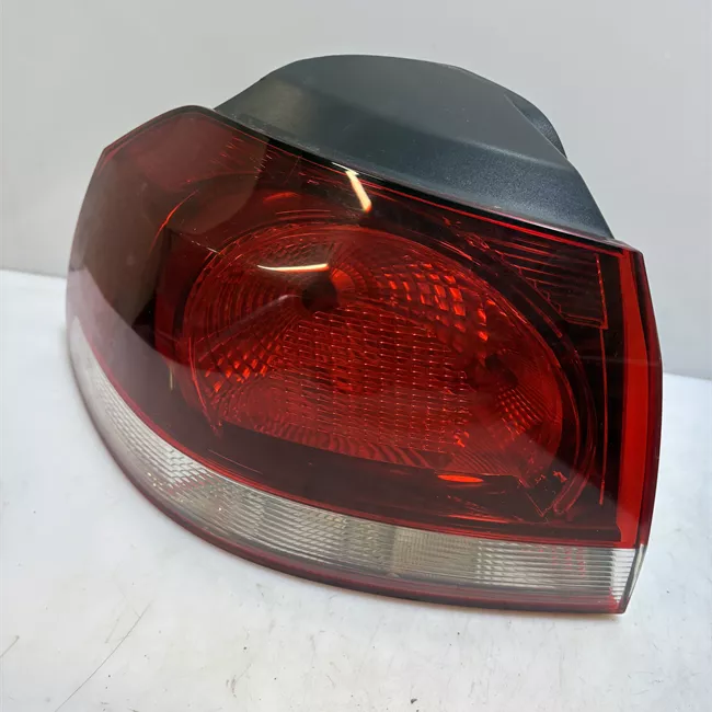 Fanale posteriore parte esterno sinistro HELLA