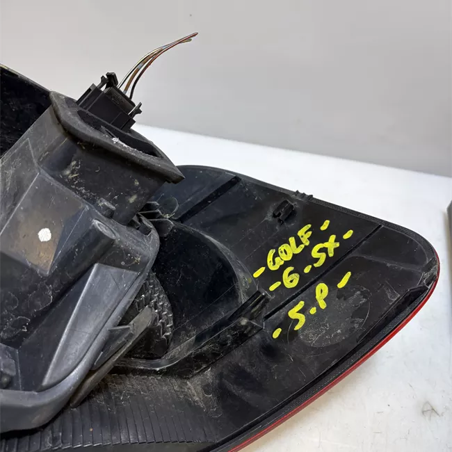 Fanale posteriore parte esterno sinistro HELLA