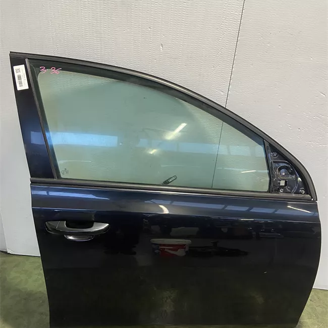 Porta anteriore destra