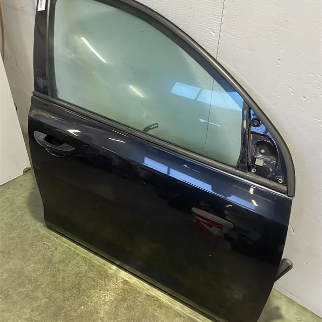 Porta anteriore destra