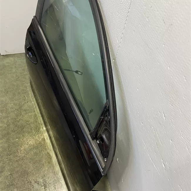 Porta anteriore destra