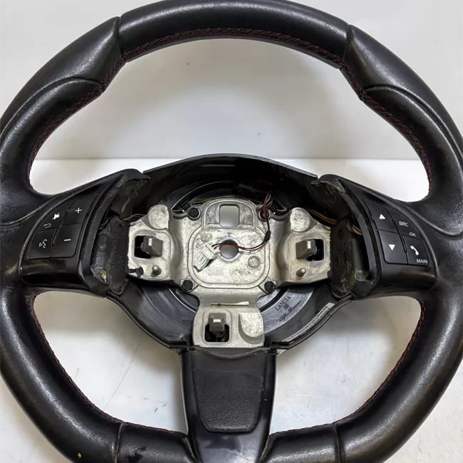 Volante sportivo con comandi al volante finta pelle marrone