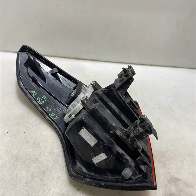 Fanale posteriore parte esterno destro