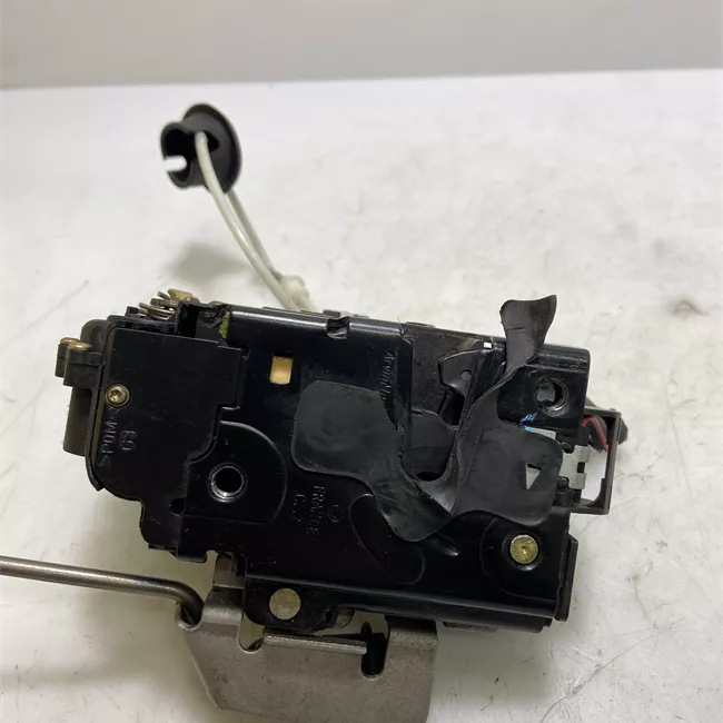 Serratura porta anteriore sinistra