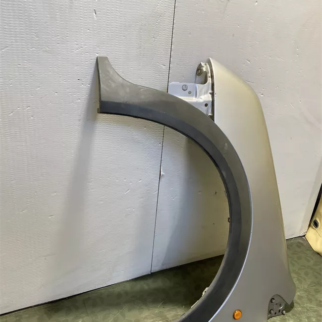 Parafango anteriore destro