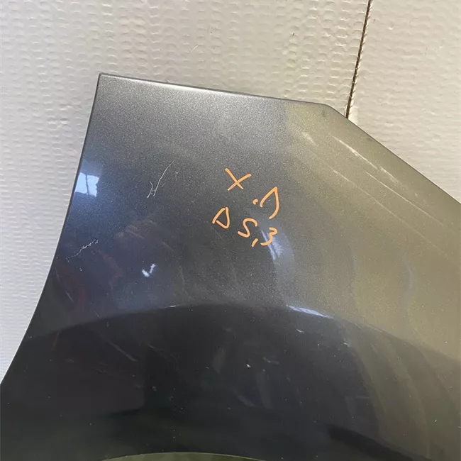 Parafango anteriore destro