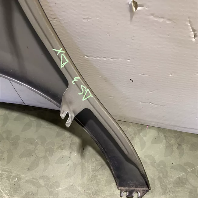 Parafango anteriore destro