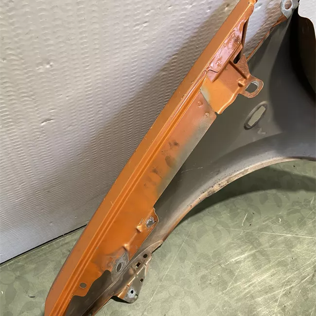 Parafango anteriore destro