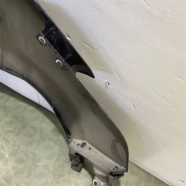 Parafango anteriore destro