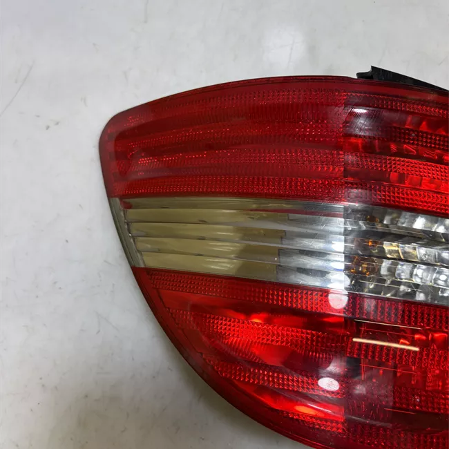 Fanale posteriore parte esterno sinistro