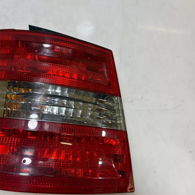 Fanale posteriore parte esterno sinistro