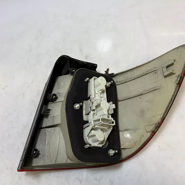 Fanale posteriore parte esterno sinistro