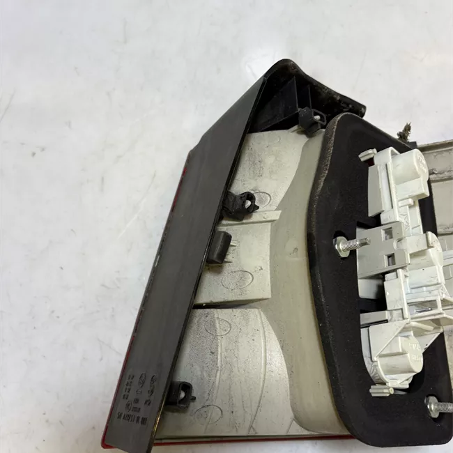 Fanale posteriore parte esterno sinistro