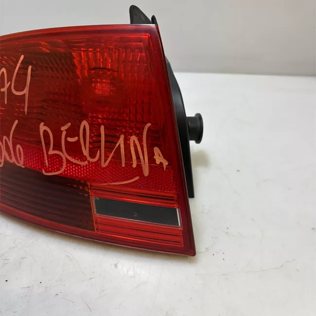 Fanale posteriore parte esterno sinistro