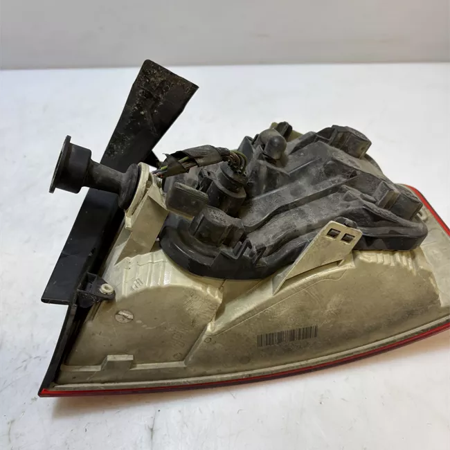 Fanale posteriore parte esterno sinistro