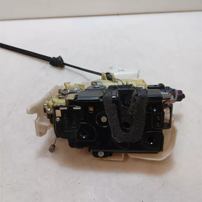 Serratura porta anteriore sinistra