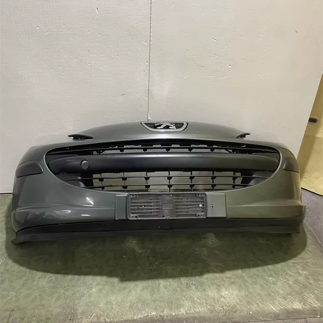 Paraurti anteriore con primer