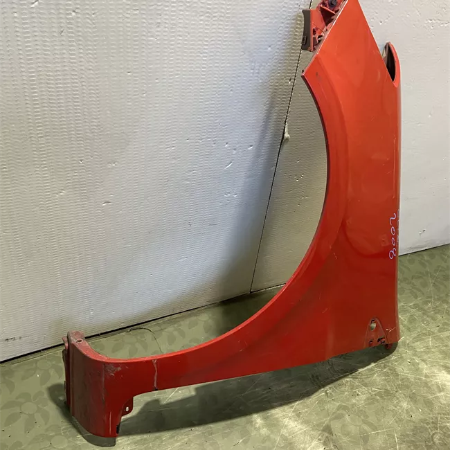 Parafango anteriore sinistro cerchi 15